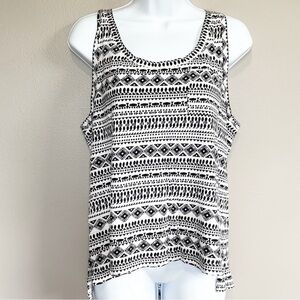 Old Navy Boyfriend Sleeveless Tank Top With Black and White Design Medium